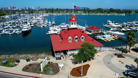 Asador-De-Mariscos-Bluewater-Boathouse-En-La-Playa-En-Coronado-California