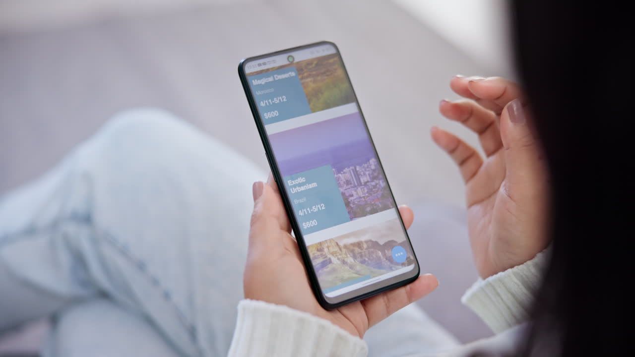 acuerdo de viaje, teléfono y persona mano con en línea