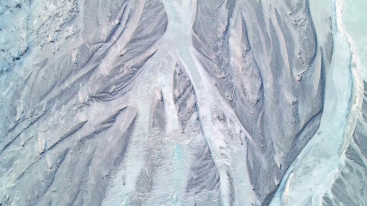 video aéreo de 4k 60fps, mirando directamente hacia abajo, del valle del río matanuska, en sutton, alaska