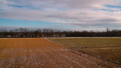 Drohnenaufnahmen-über-Dem-Ackerland-In-Halasztelek,-Ungarn,-Aufgenommen-Mit-Einem-DJI-Spark-1080p-30fps