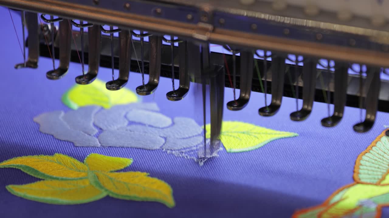디지털 패턴으로  ⁇ 을 수 있는 자동 산업용 바느질 기계. 현대 섬유 산업.