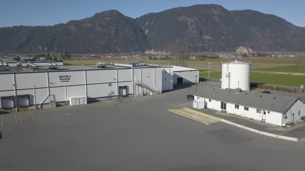 toma de dron 4k de la granja de bayas