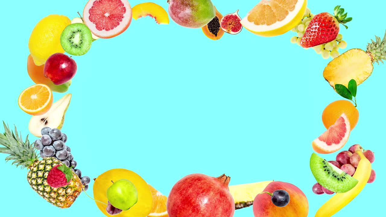 animación creativa de stop motion de muchas frutas tropicales diferentes que aparecen desde el centro, congelándose por un momento y dispersándose en diferentes direcciones en un fondo azul de verano. explosión de frutas.