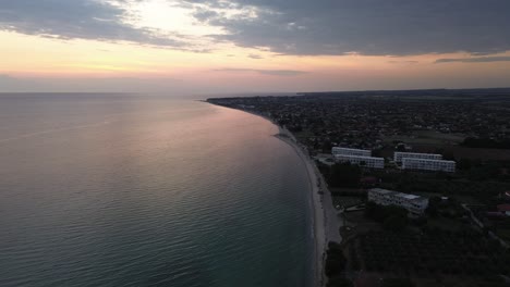 Ägäisches-Traumland:-4K-Drohnenvideo-Des-Sonnenuntergangs-In-Flogita,-Griechenland