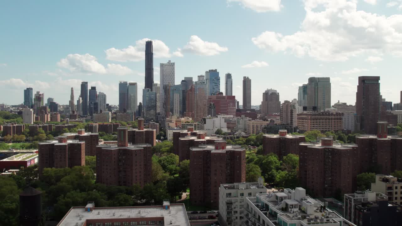 Grandi complessi residenziali a Brooklyn, New York, ripresa drone 4K