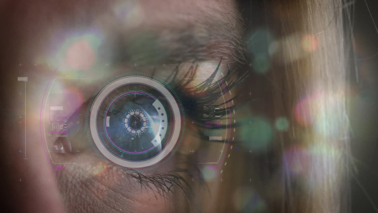animación de escaneo de alcance y procesamiento de datos sobre el ojo de la mujer y luces brillantes