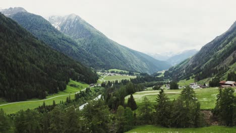 paisaje de valle alpino