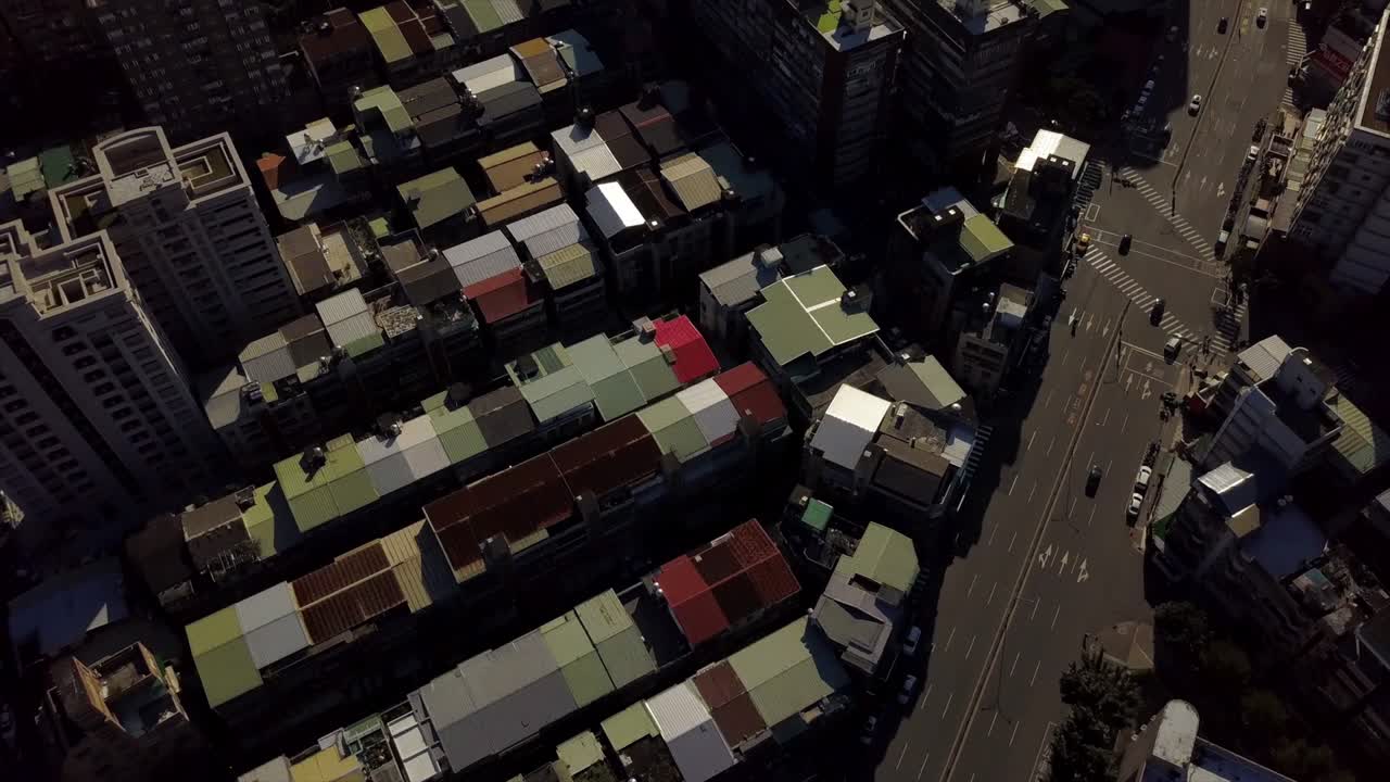 타이완의 은 타이베이 시내 교통 거리 공중 파노라마 4k