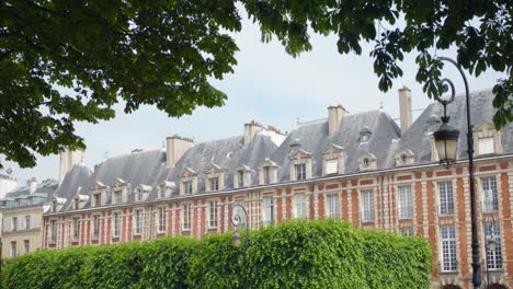 Plaza-De-Los-Vosgos-En-París