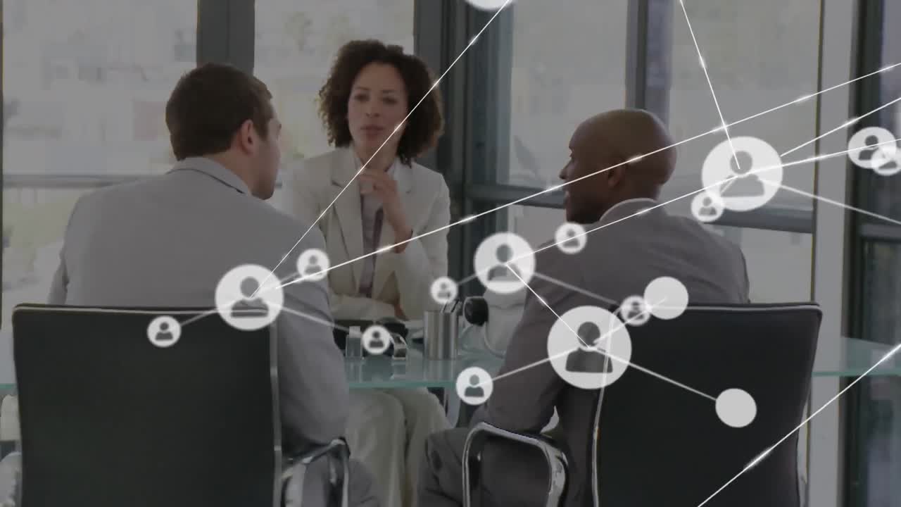 Animazione di una rete di icone di profilo su diversi professionisti che discutono in ufficio