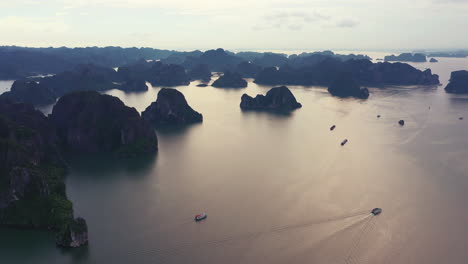 Ha-Long-Bay-Hat-Es-Absolut-Verdient,-Damit-Zu-Prahlen