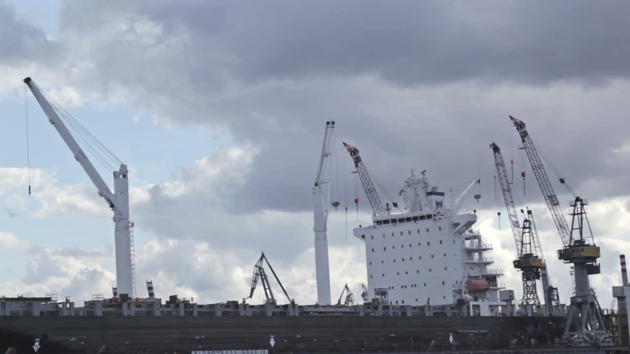 грузовое судно