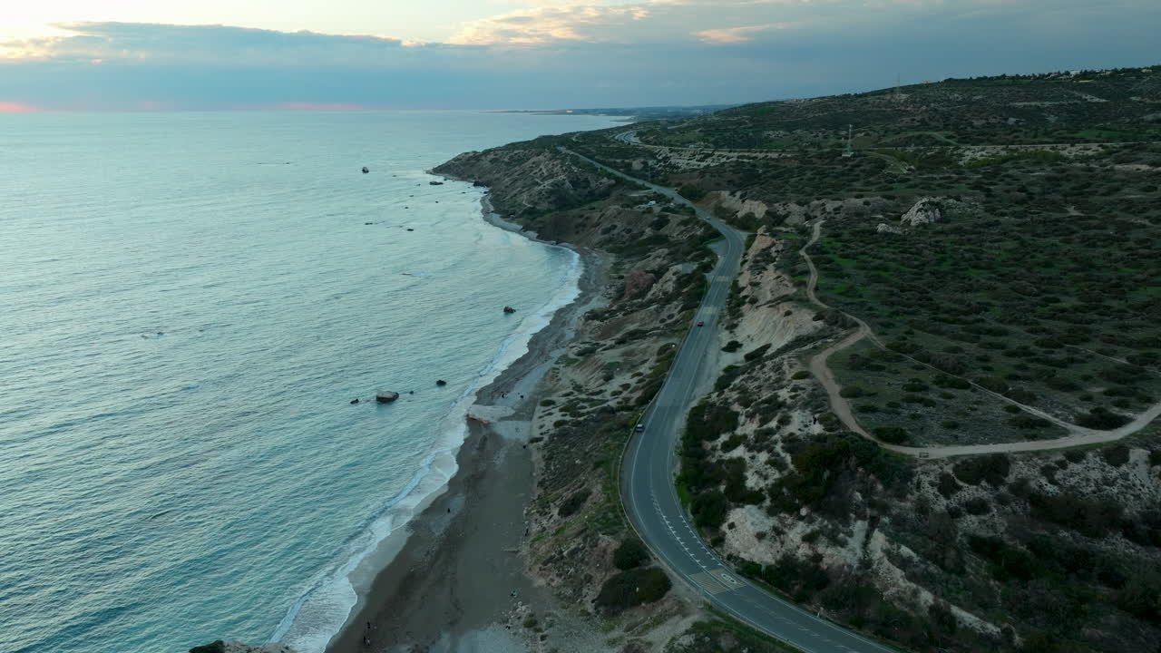la famosa roca de afrodita, la roca paphos en el mar mediterráneo en chipre