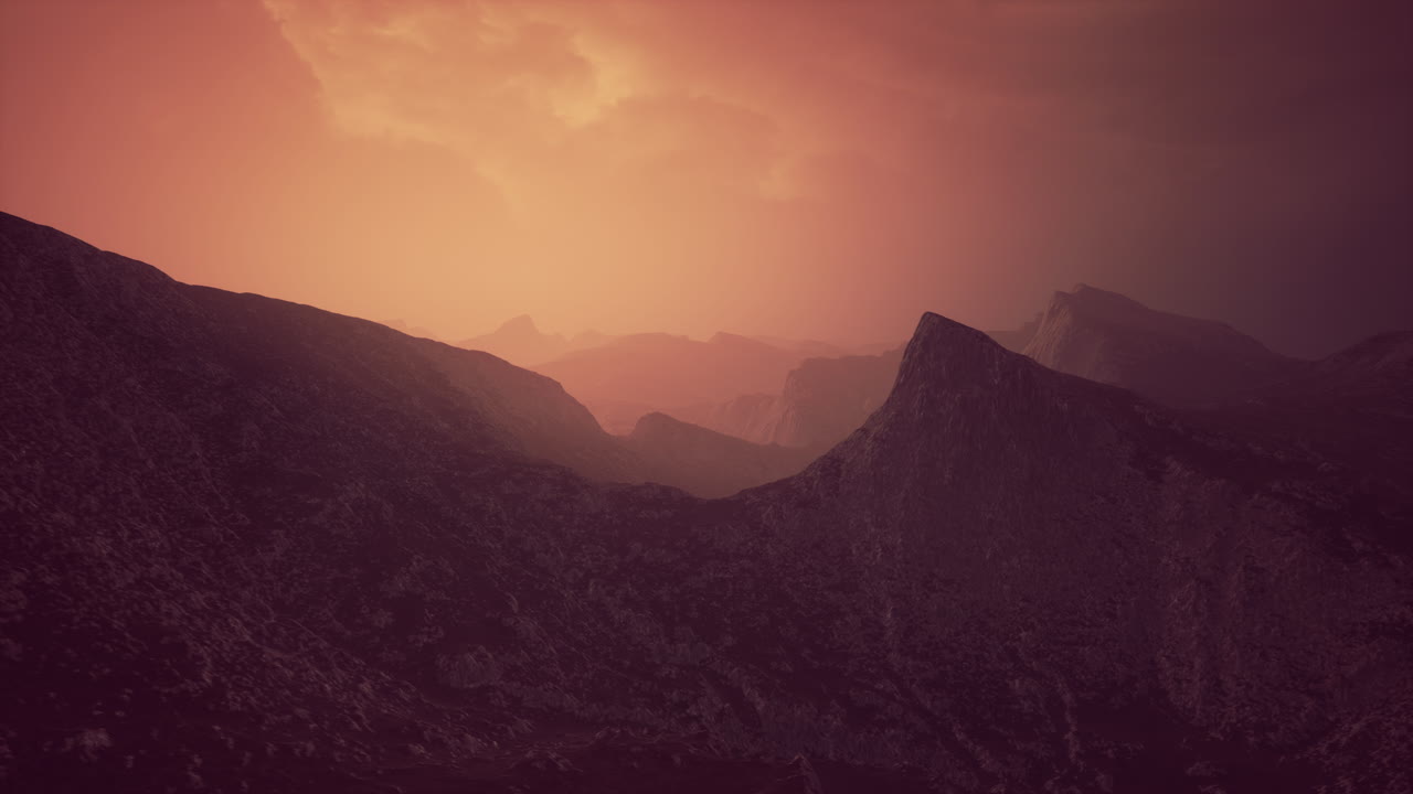 일몰 때 바위산 위 의 극적 인 하늘