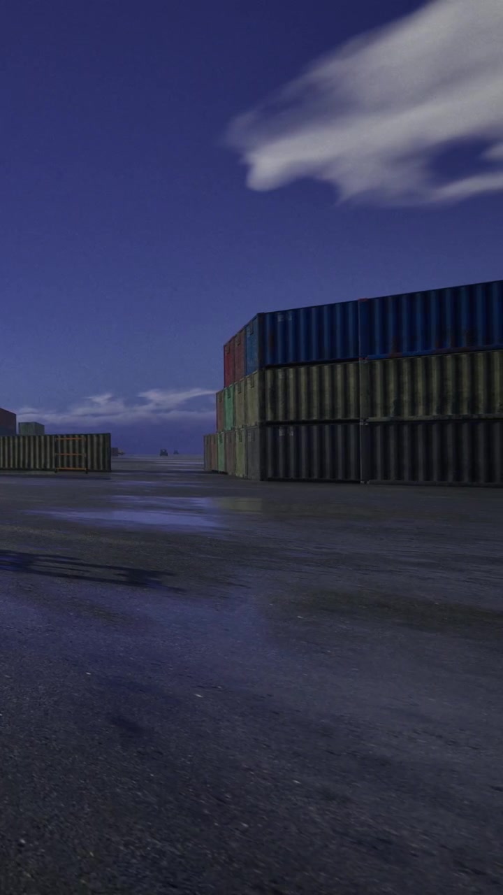 Containere reflekteres i måneskinnet ved en stille havnescene