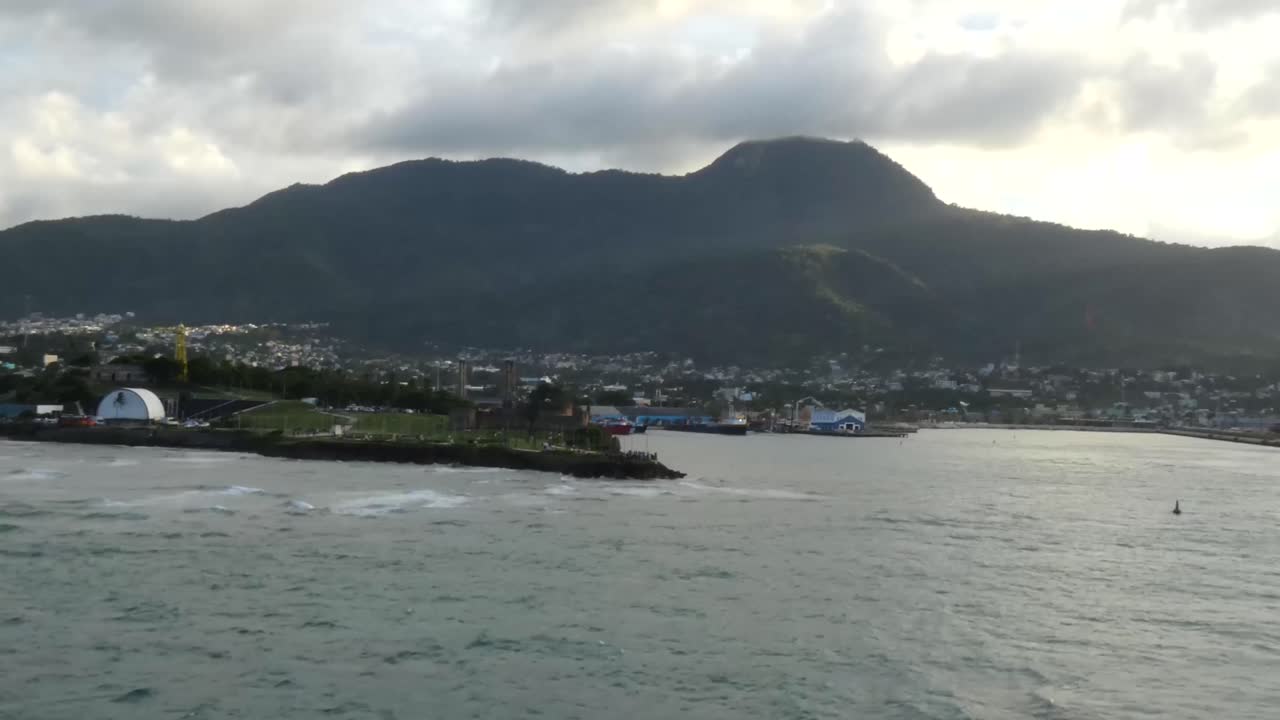 vista de la bahía de taino al salir, puerto plata, república dominicana