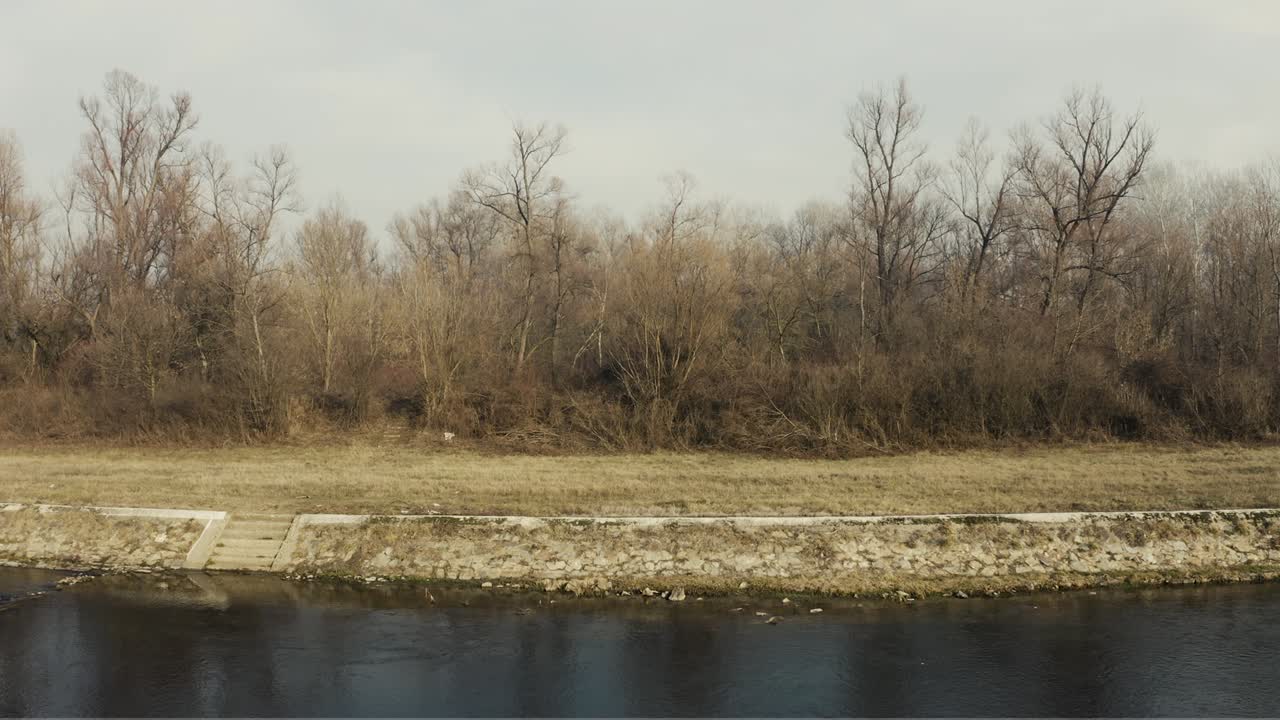 자연의 가을 모습. 무인 항공기 관점