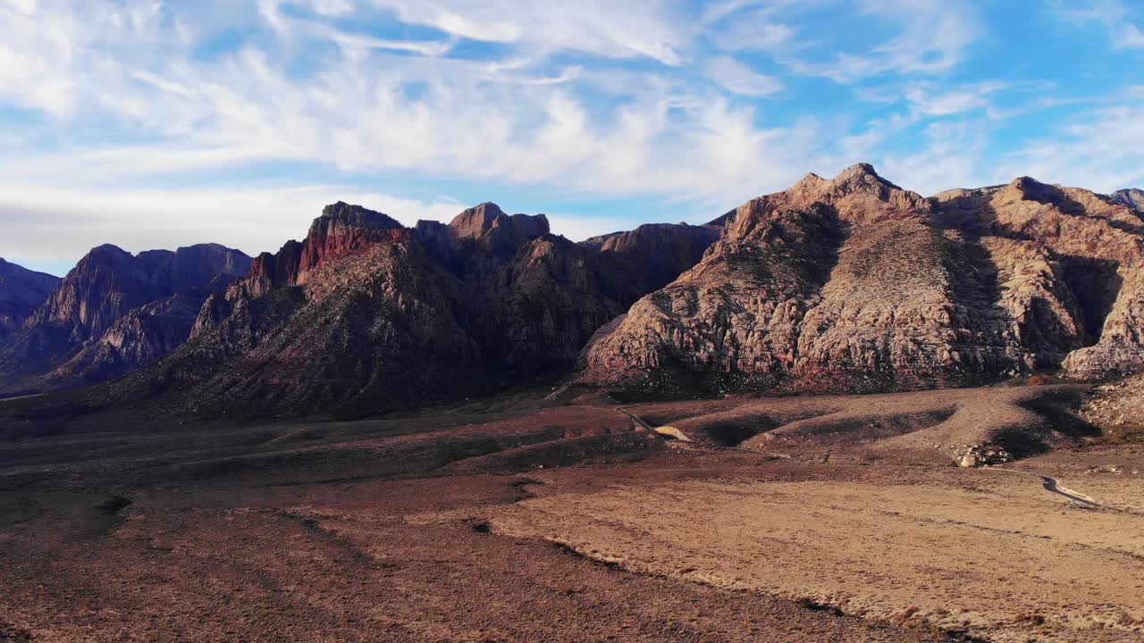 cañón de roca roja en el panorama aéreo de nevada