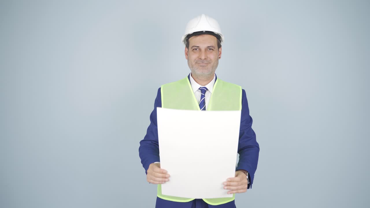 ingeniero que trabaja en el proyecto.