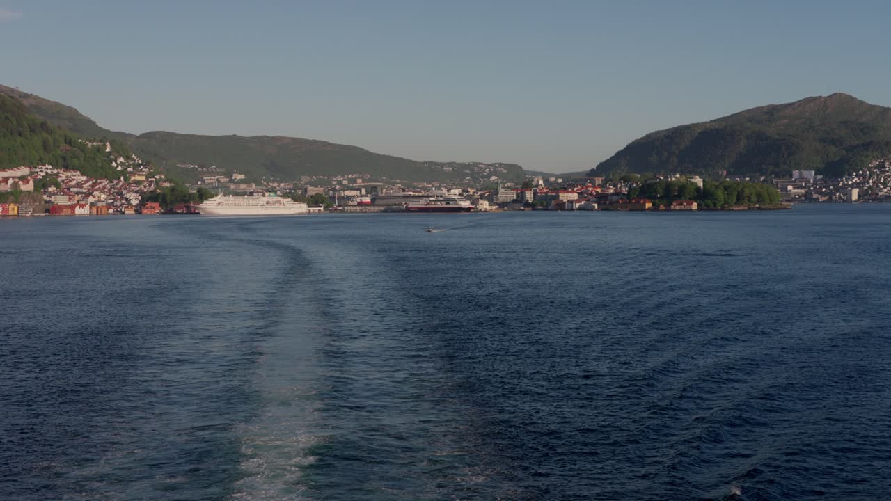 A cruise from the city of Bergen to the open sea on a tourist ship