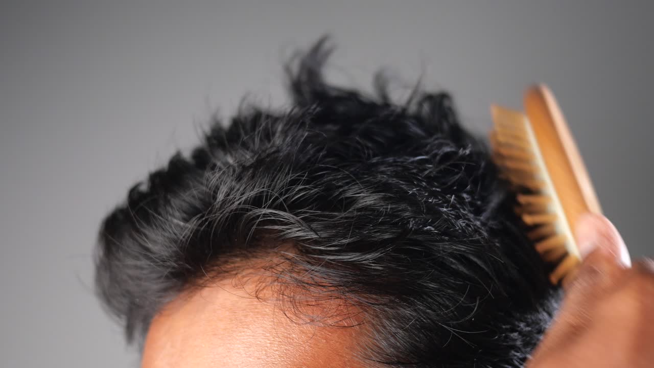 머리카락을 는 남자