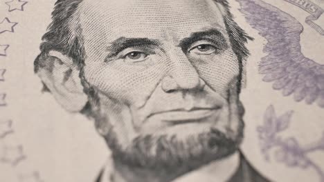 portrait 16th president of the united states abraham lincoln on the usa five dollar bill