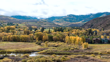 Timelapse-De-Otoño-En-Las-Montañas-Rocosas