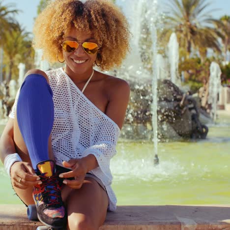 sexy, sonriente, niña, con, afro, corte de pelo