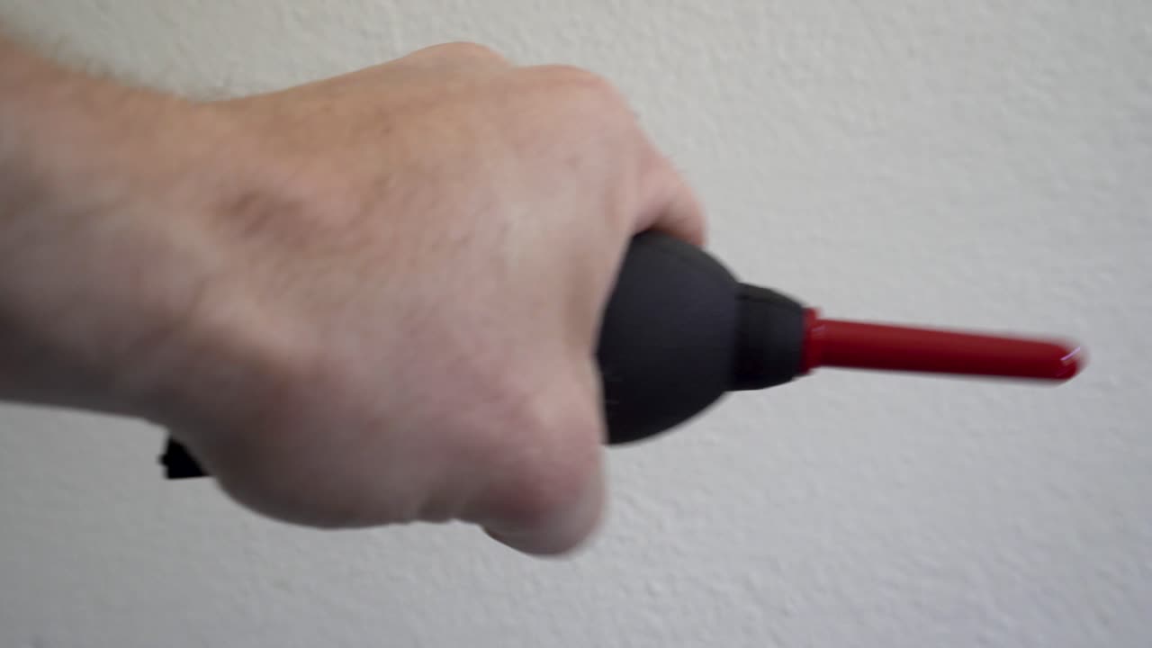 고무 손 먼지 송풍기를 사용하여 장비를 청소하는 방법, 4k