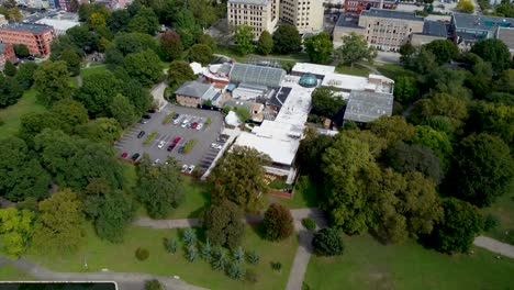 National-Aviary,-located-in-Pittsburgh,-Pennsylvania,-is-the-only-independent-indoor-nonprofit-aviary-in-the-United-States