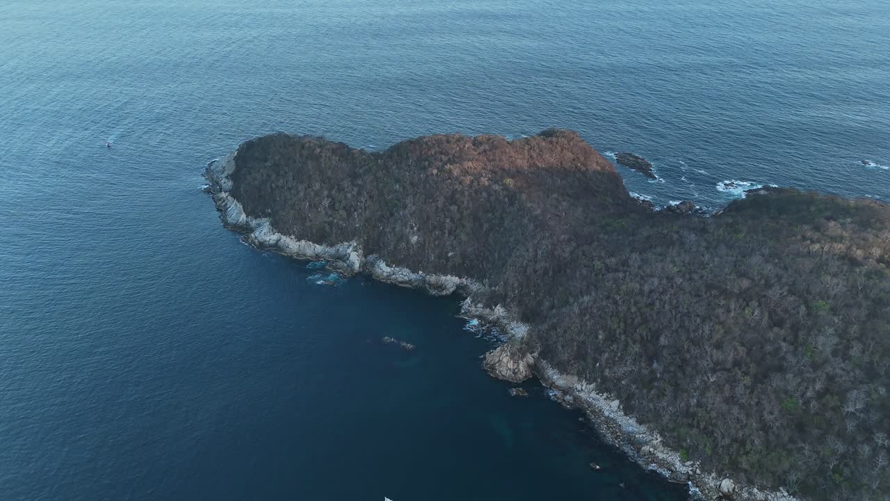 vistas aéreas de bahias de huatulco y su parque nacional