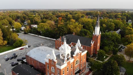 Wellington-Ohio---Rathaus---Innenstadt