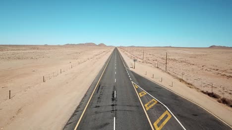 Namibia-Straße-In-Der-Kalahari-Wüste-In-Afrika