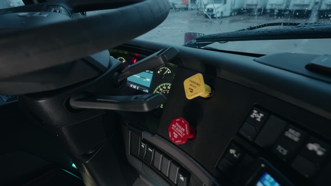 반 트럭 조종실: 트럭 운송의 중심에 있는 제어