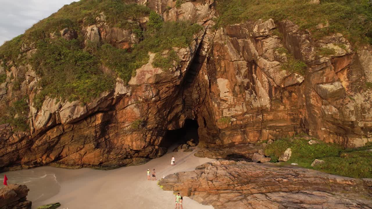 Gruta das Encantadas, Ilha do Mel, Paranagu&aacute;, Paran&aacute;, southern Brazil, cave, island, sunrise, sunlight