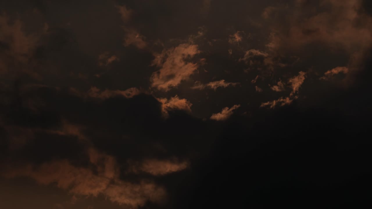 Dramatic Sun and Cloud Time-Lapse at Sunset