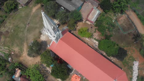 Top-down-view-of-Giáo-Xứ-Bạch-Xa-Catholic-Church-at-Vietnam,-aerial