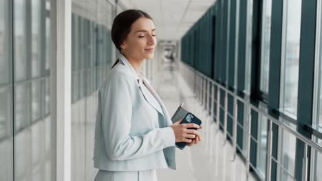 close-up-portrait-of-a-beautiful-woman-in-a-business-suit