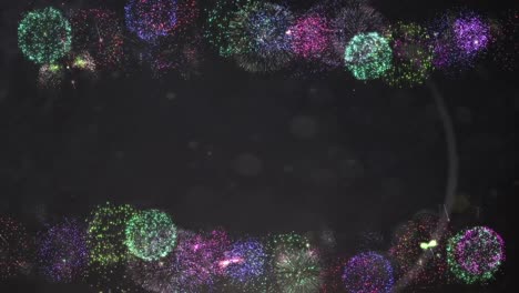 animación de un documento en llamas sobre un texto brillante feliz ano nuevo y fuegos artificiales, en negro