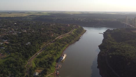 la triple frontera entre argentina, brasil y paraguay y la unión de los ríos paraná e iguazú