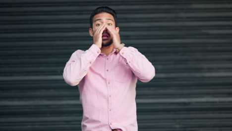conmocionado, sorprendido y estresado hombre orando