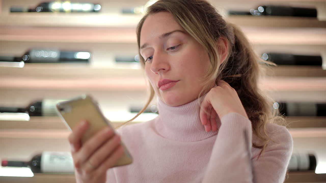Brunette woman scrolling on her phone at a restaurant