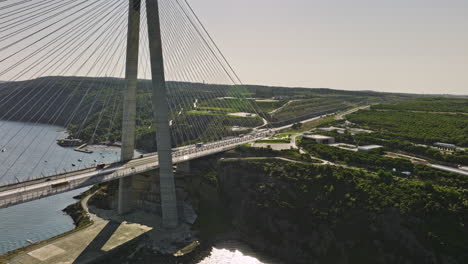 Estambul-Turquía-Antena-V92-Sobrevuela-El-Estrecho-Del-Bósforo-Hacia-Sarıyer,-Vuela-Alrededor-Del-Puente-Yavuz-Sultan-Selim-Capturando-Los-Tráficos-Que-Cruzan-El-Canal-Y-La-Vista-De-Beykoz---Filmada-Con-Cine-Mavic-3---Julio-De-2022