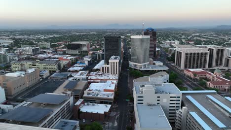 Tucson,-Arizona-skyline-at-dawn