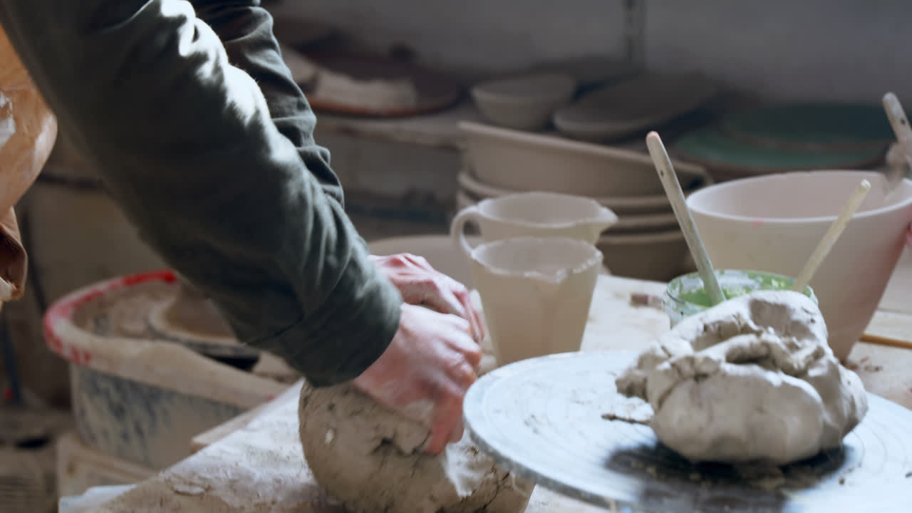 을 는 남자 도자기 4k