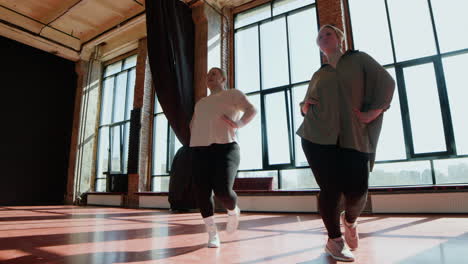 Women-during-dance-lesson