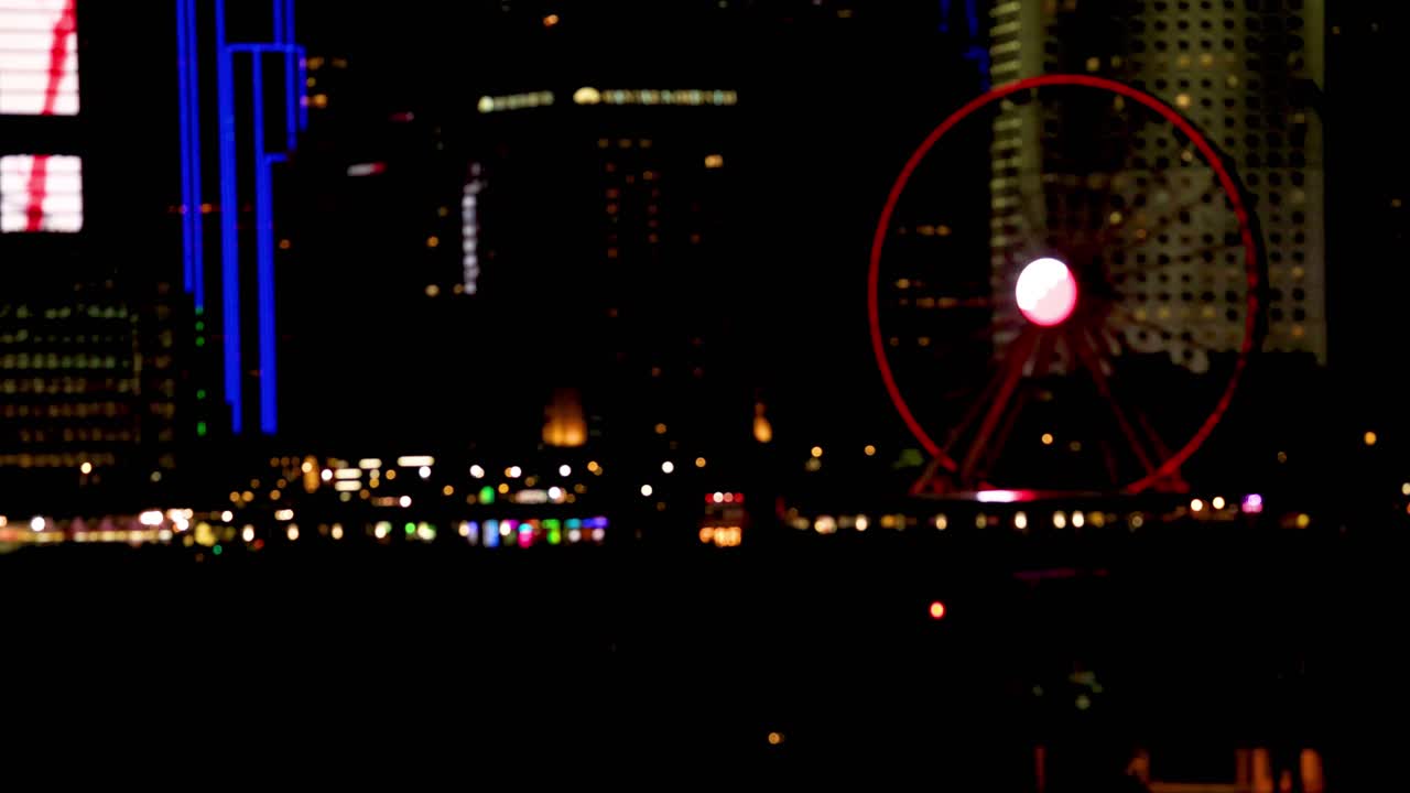 밤에는 파리스 과 마천루가 조명됩니다.