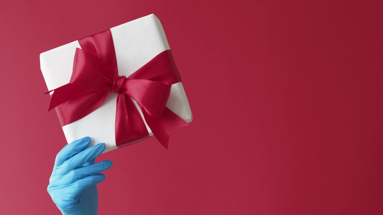 pandemic surprise covid-19 christmas 2021 gift box