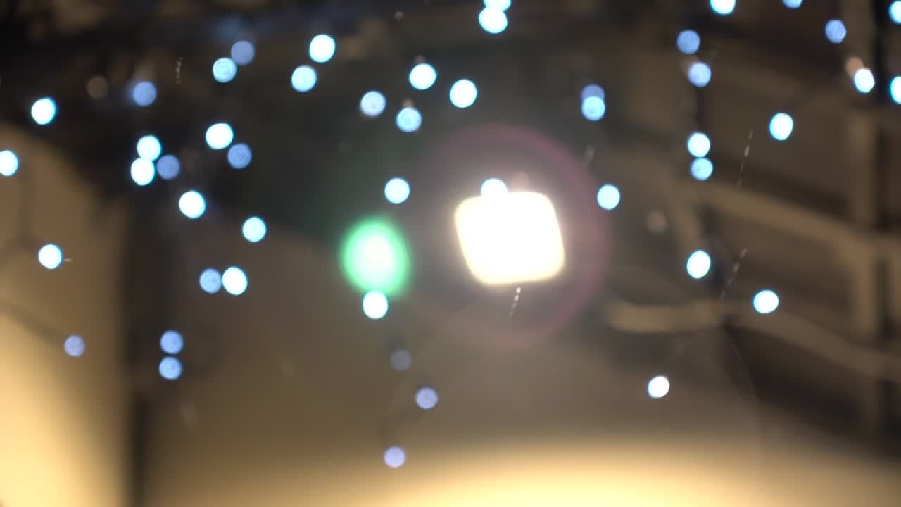 luces de cuerda azul y focos