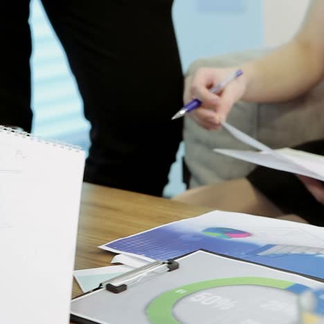 socios comerciales que planifican el trabajo